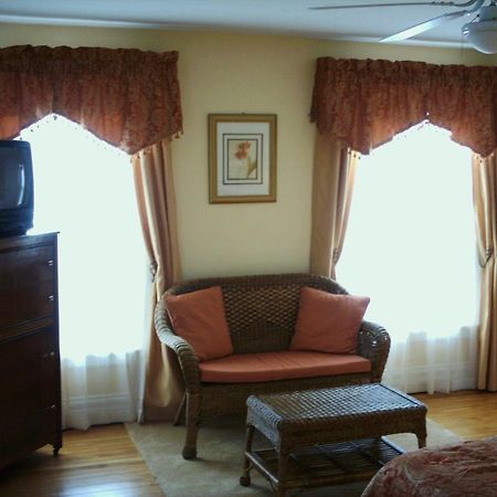 Four Creeks Bed & Breakfast Girard Oda fotoğraf