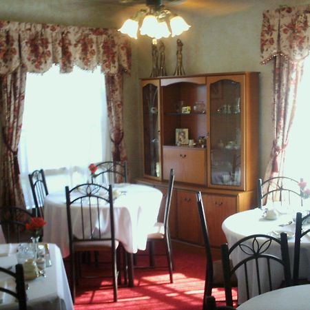 Four Creeks Bed & Breakfast Girard Restoran fotoğraf