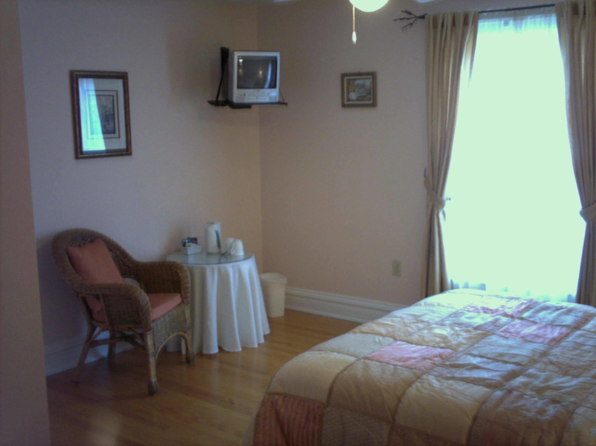 Four Creeks Bed & Breakfast Girard Dış mekan fotoğraf
